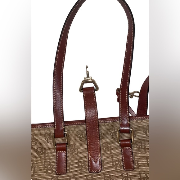DOONEY & BOURKE logo Bucket tote purse - Picture 17 of 17